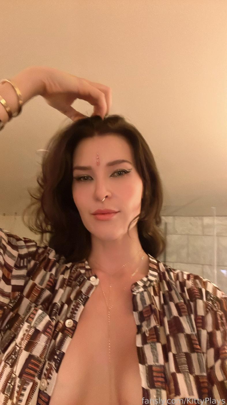 kittyplays sexy cleavage mirror selfies fansly set leaked