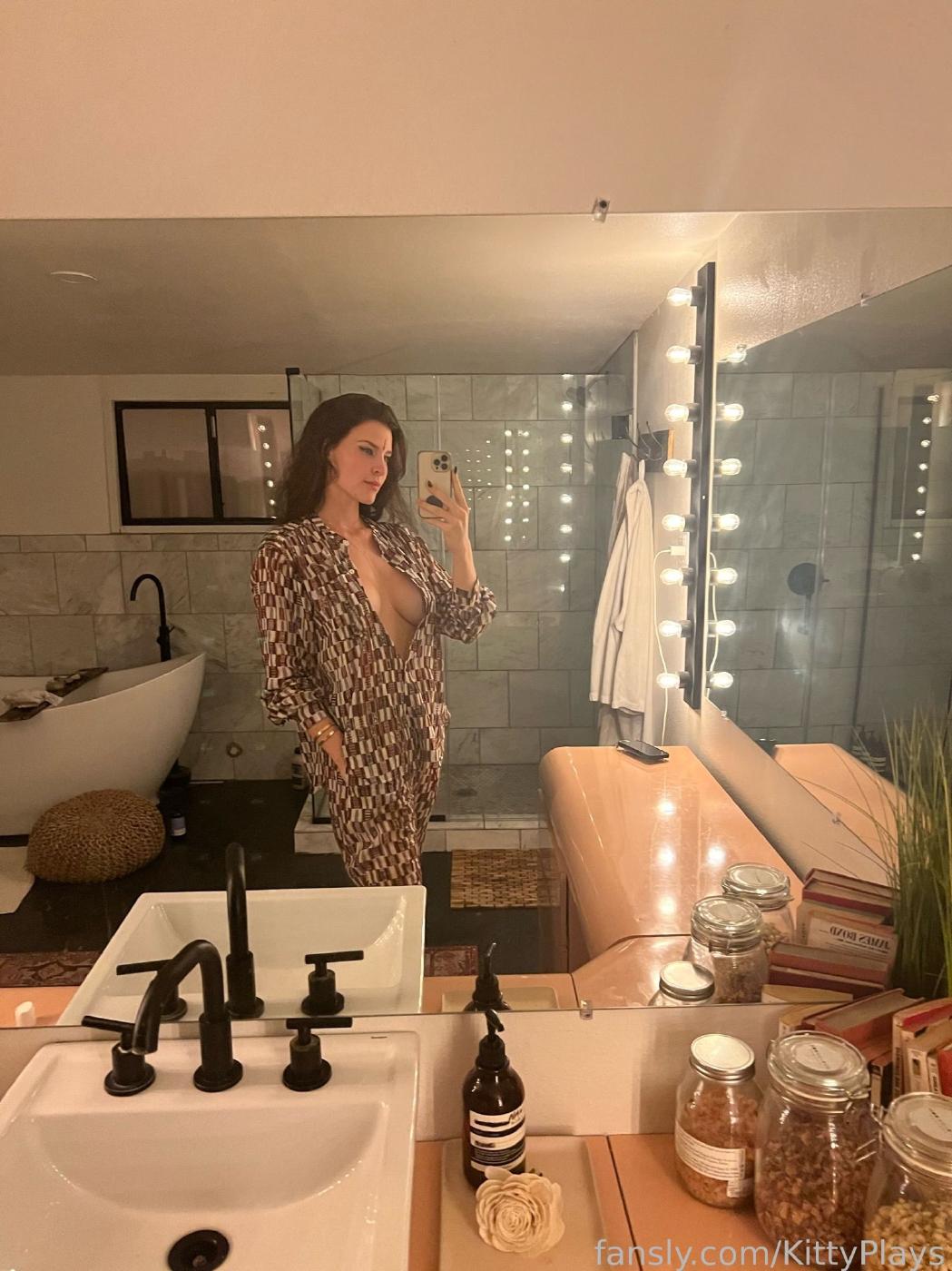 kittyplays sexy cleavage mirror selfies fansly set leaked